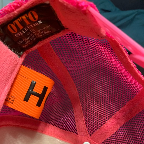 OFF WHITE x MCA “figures of speech” hat. ( SOLD) - Picture 2 of 4